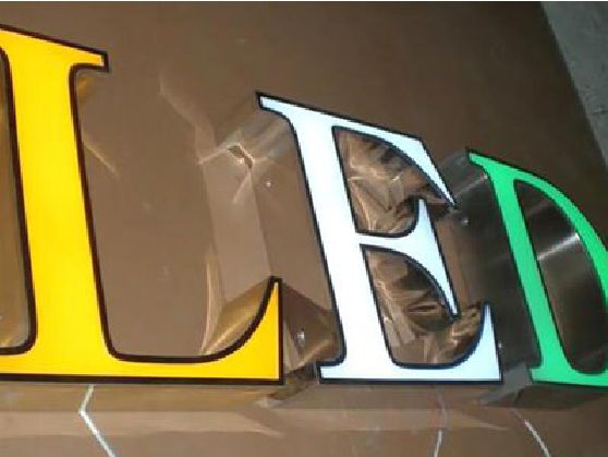 嵩县介绍LED招牌的基础知识。